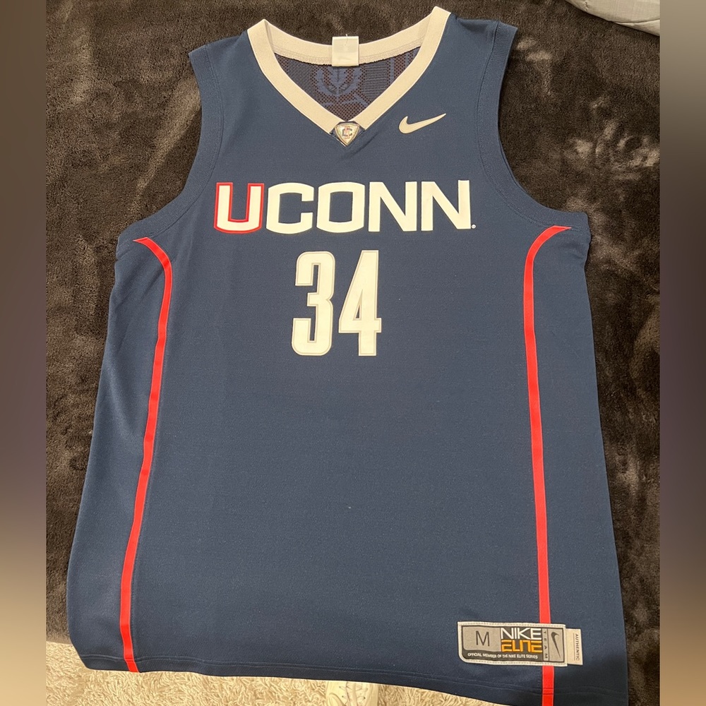 UCONN basketball jersey
